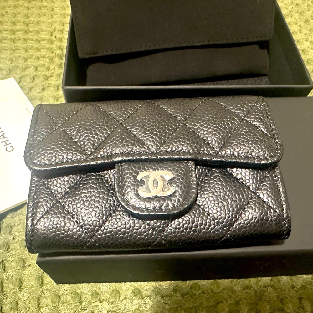 CHANEL Black Caviar
Quilted Classic Flap Card